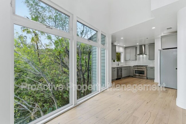 Photo - 2409 Yorkshire Dr