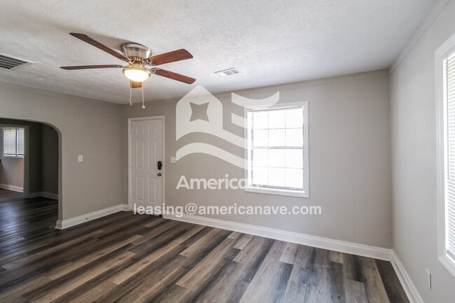 Photo - 1244 Briarwood Ave
