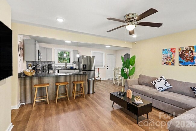Photo - 2616 Springway Dr
