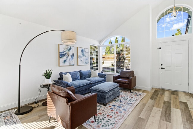 Photo - 2559 Du Bois Dr