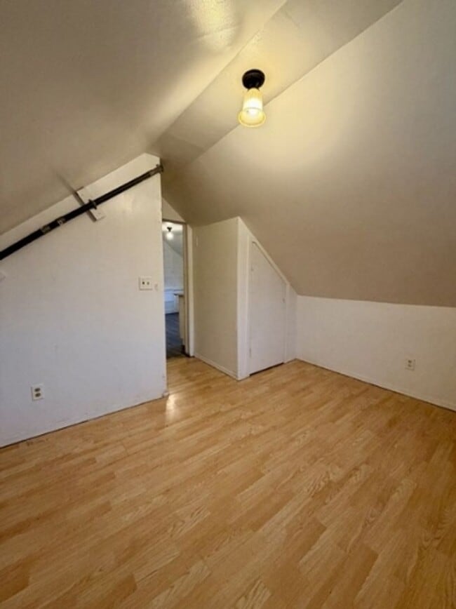 Photo - 611 N Broadway Unit A - Upper