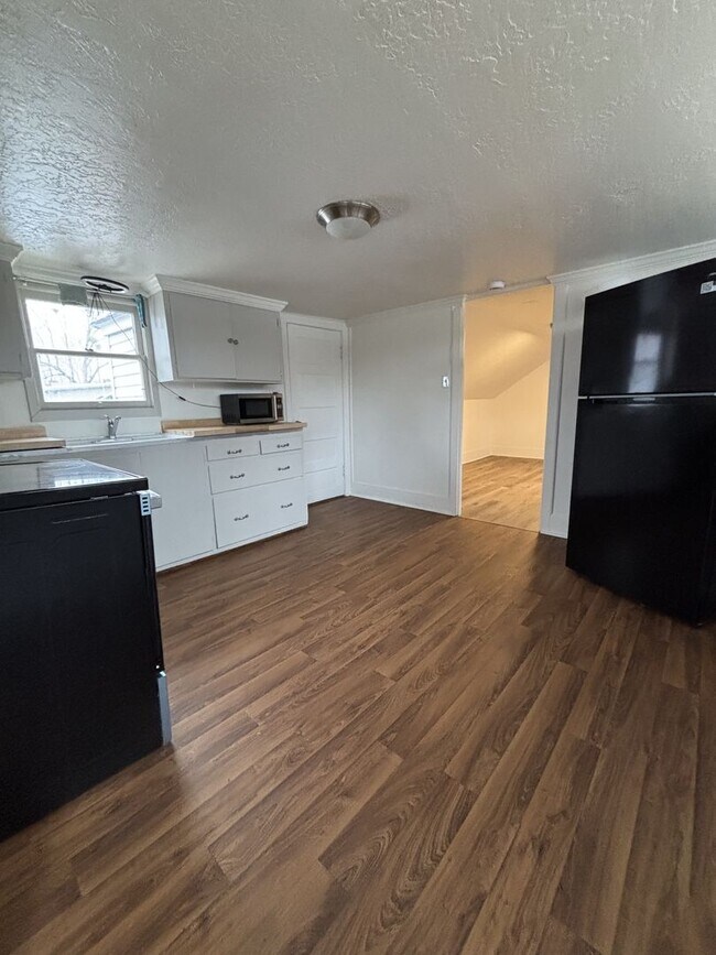 Building Photo - 740 E 800 S Unit A