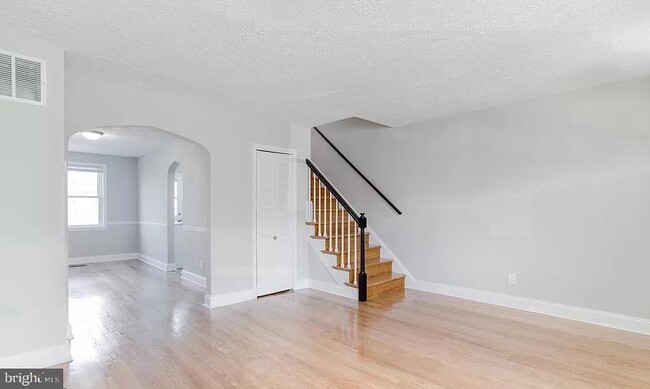 Photo - 1046 Elm Rd