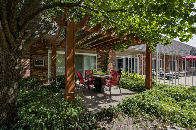 Patio - Plumtree Apartments