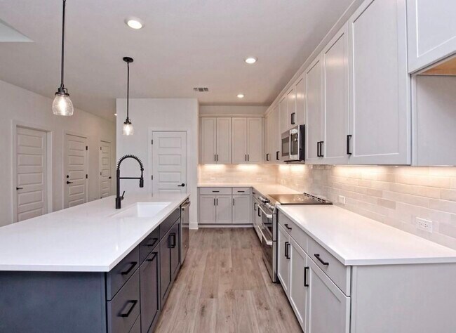 Photo - 920 Ray Berglund Blvd