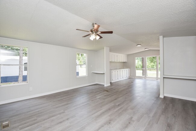 Building Photo - Be part of this cozy community at Roy Harris Loop