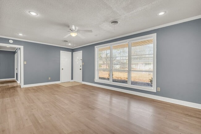 Photo - Renovated 3 Bedroom 1 Bath Home for Rent!