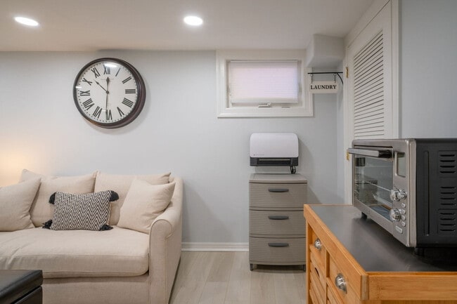 Building Photo - 525 Circle Dr Unit ID1374784P