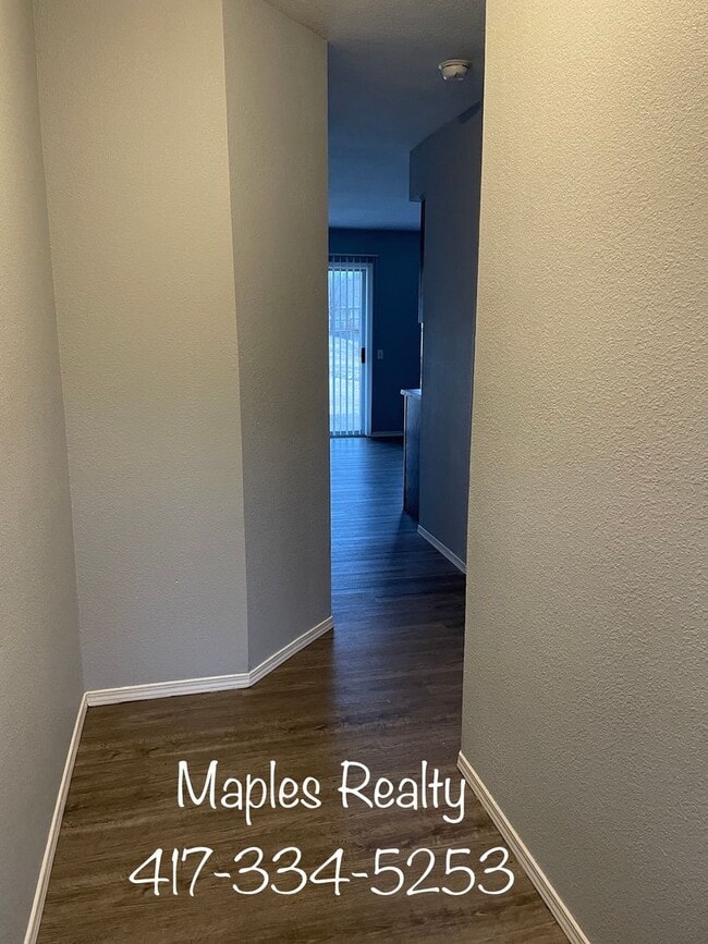Building Photo - UNFURNISHED 1 bed/1 bath WALK-IN Condo