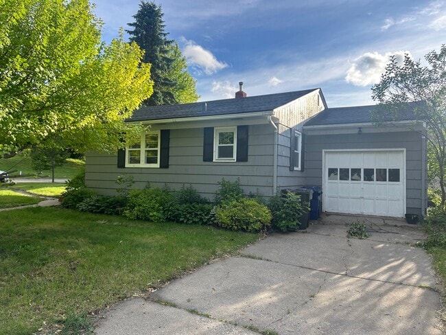 Photo - 702 W Bancroft Ave