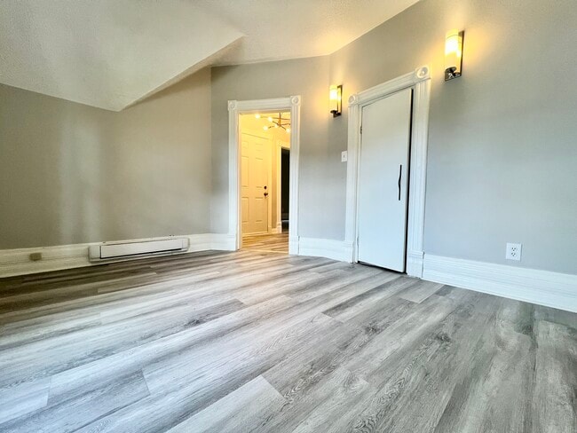 Photo - 31 Adelaide St S Unit 1