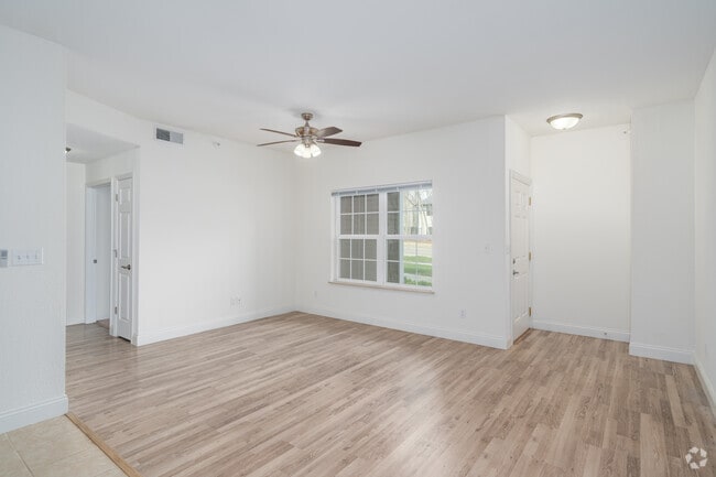 5523 Frostwood Pky 2BR, 2BA - 1,035SF - Living Room - Frostwood Apartments