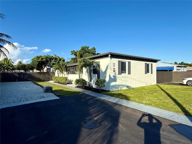 Building Photo - 115 NW 118th St Unit 2