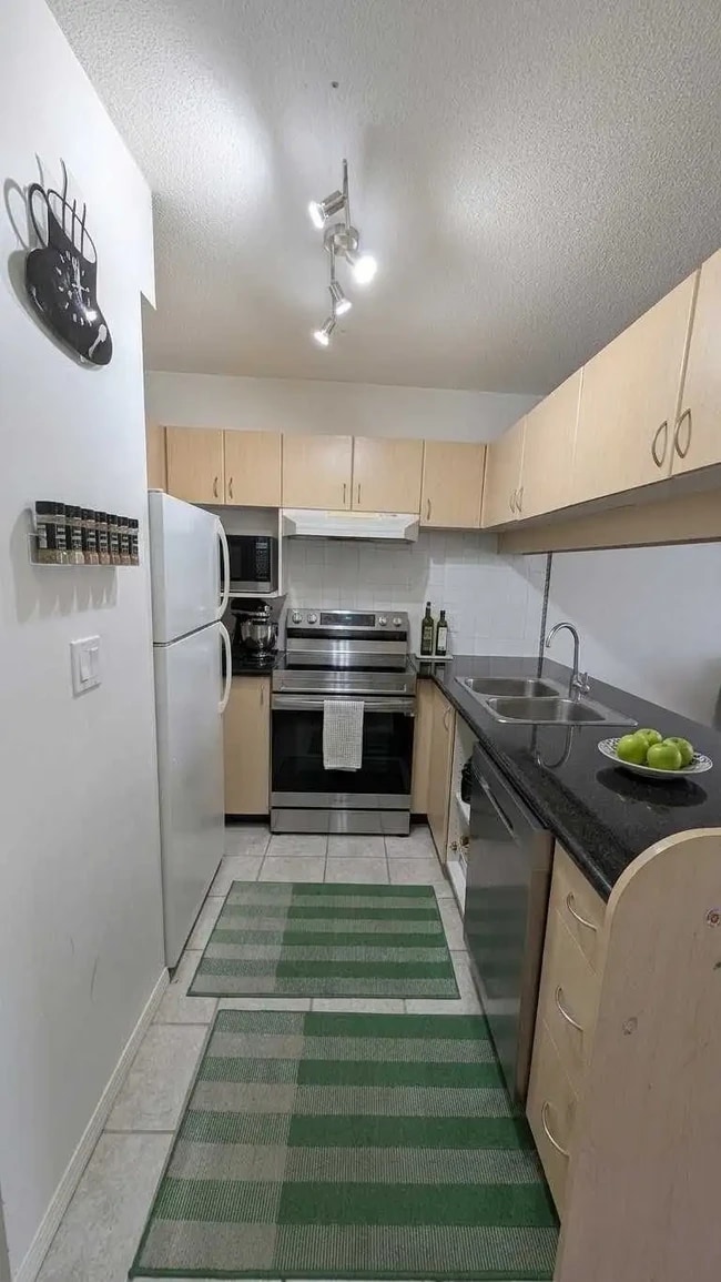 6611 Cooney Rd Unit 2 Bedroom 2 Bathroom Condo