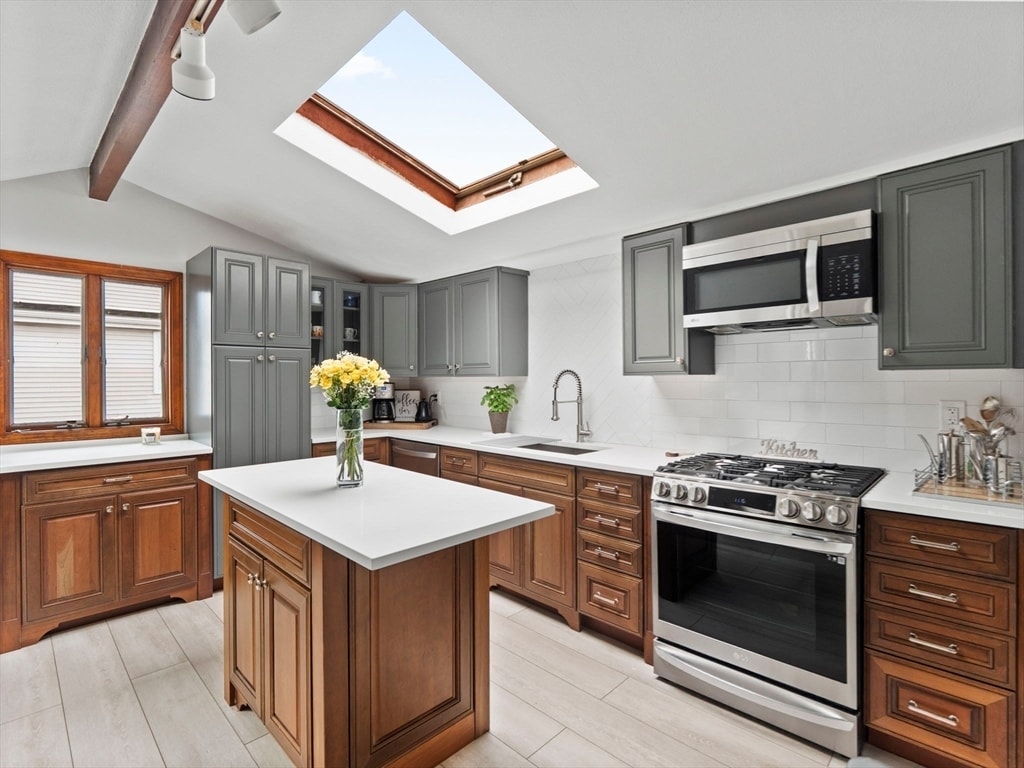 Photo - 174 Middlesex Ave (Medford, MA)