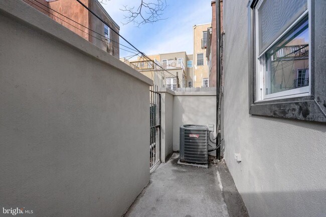 Photo - 1830 Montrose St