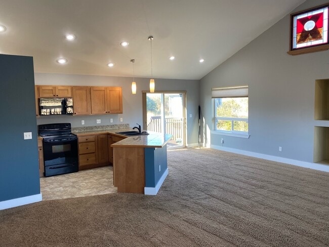 Photo - 451 Skylark St SW