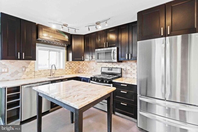 Photo - 2443 E Cumberland St