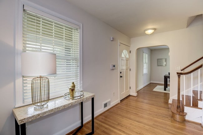 Photo - 9412 Colesville Rd