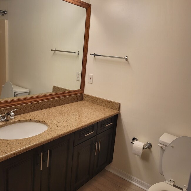 Baño de invitados - 481 Quail Forest Blvd Unidad 307