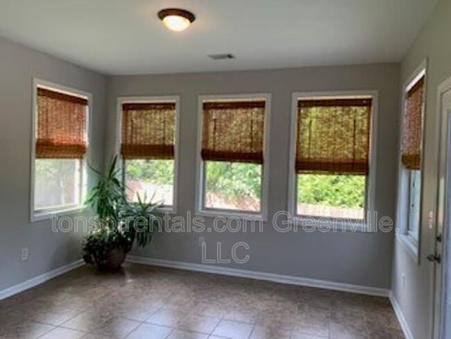 Photo - 205 Silver Hawk Dr