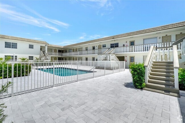 Building Photo - 5450 Hollywood Blvd Unit 108 Rental