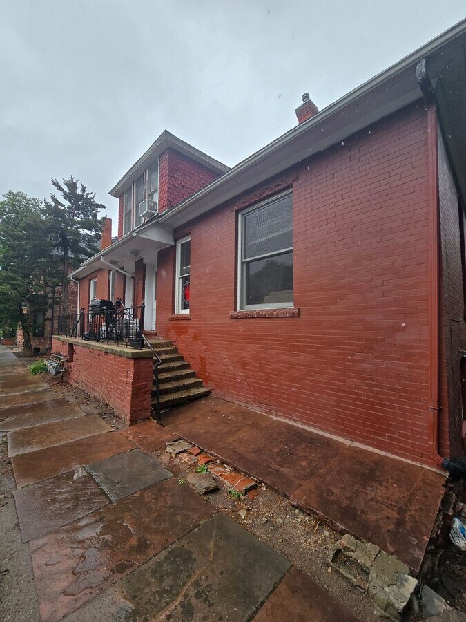 1026-1028 Pine - 1026-1028 Pine Unit 1028 1/2