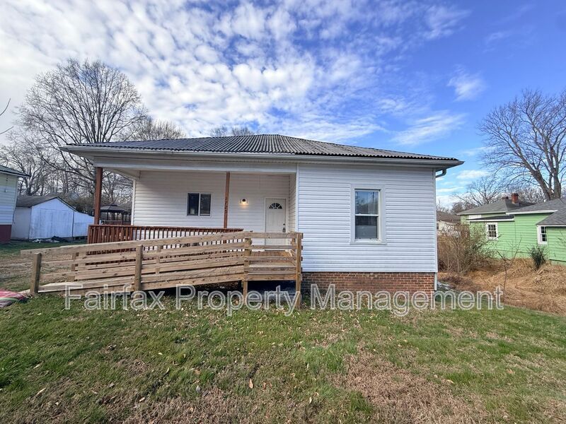 Photo - 1725 Turner St