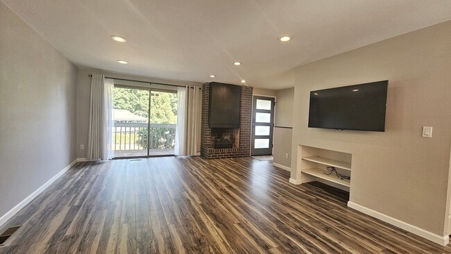 Photo - Modern Bellevue Townhome | Chef’s Kitchen, Dual Fireplaces & Private Patio