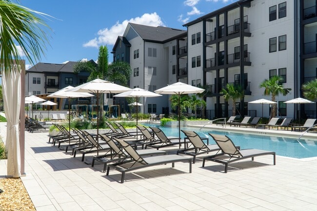 Azalea Luxury Apartments | Tampa, FL | Starting at $1,575