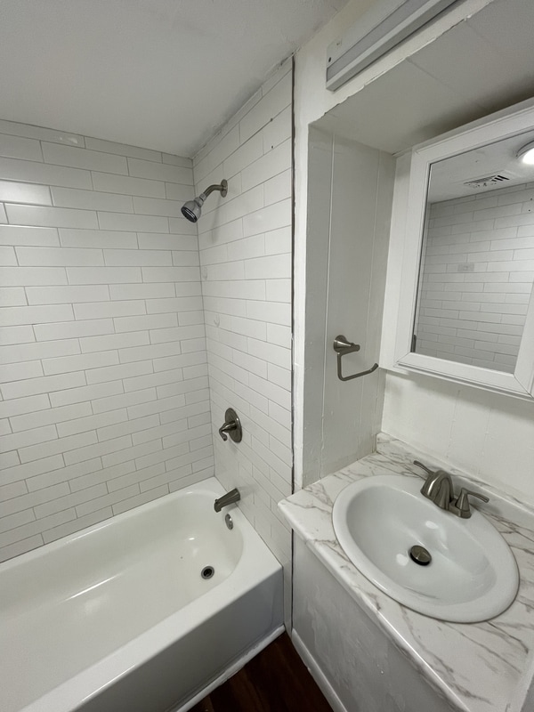 Photo - 3085 Grace St