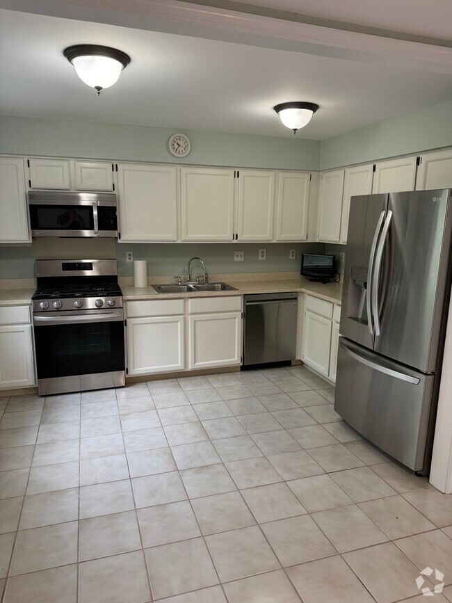Townhomes for Rent with Washer & Dryer in Montgomery Twp PA 3