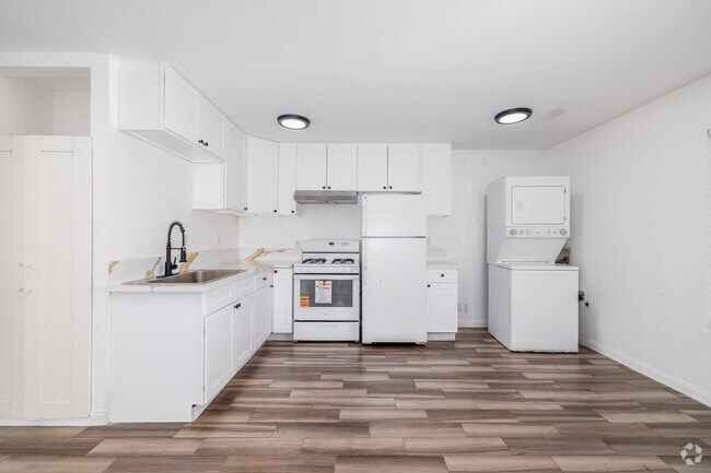 2BR, 1BA - 1,100SF - Kitchen - CATO