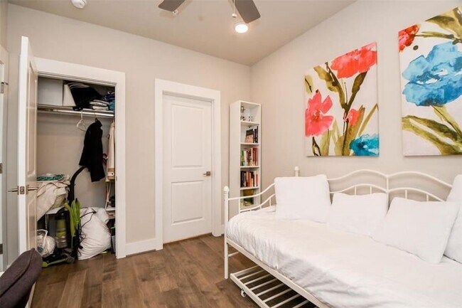 Photo - 4819 Caroline St