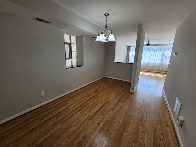 Photo - 1140 W Barry Ave Unit 1