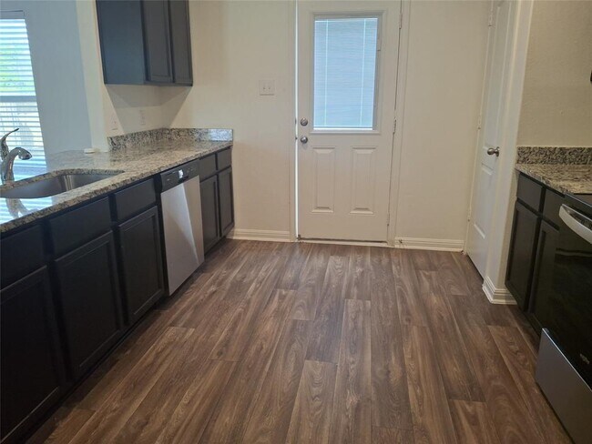 Photo - 405 Riverdale Dr