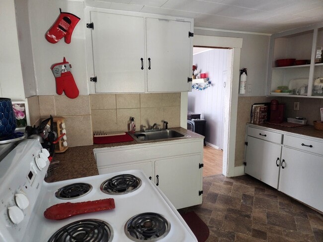 Building Photo - 6 Hager Ln Unit C