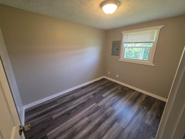 Photo - 1170 Leota Dr