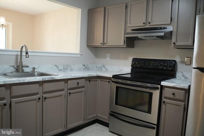 Photo - 84 Woodlake Dr