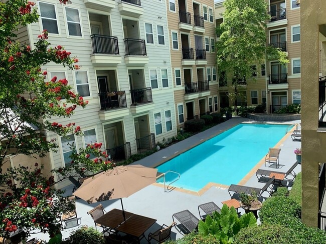 Piscina - Zona de barbacoa - 2020 5th Ave S Unidad Bristol 436