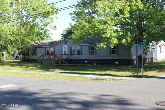 Building Photo - 5011 Lake Dr Rental