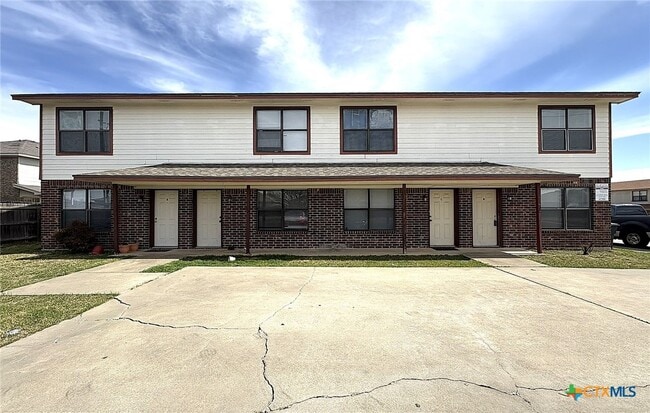 Building Photo - 1307 Monroe Loop Unit D