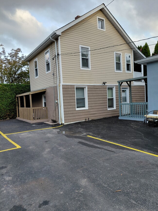 Building Photo - 41 Saratoga Ave