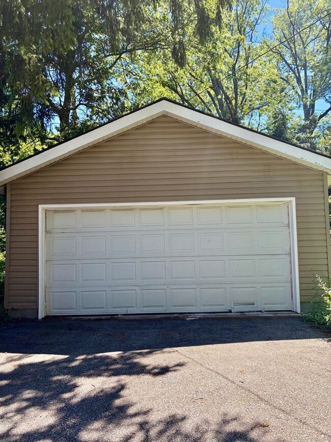 Photo - 1067 Rushleigh Rd
