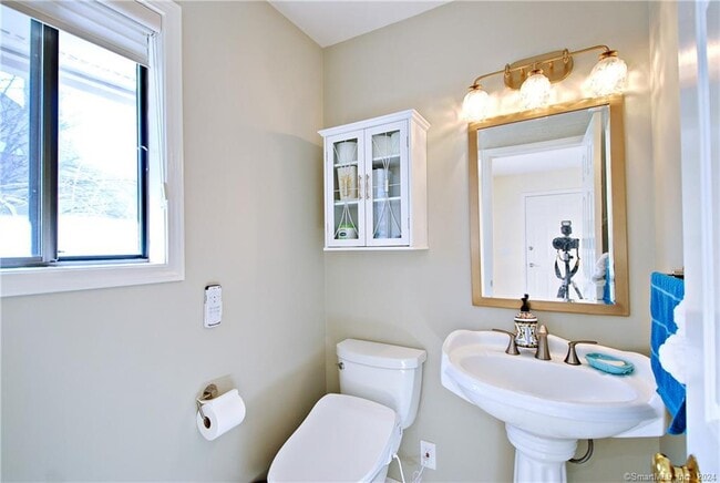 Photo - 320 Strawberry Hill Ave Unit 17