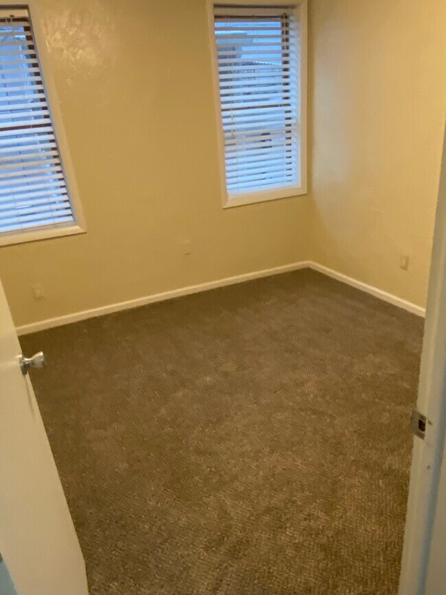 Bedroom 1 - 1954 E 123rd St Unidad 1st floor