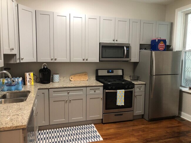 Photo - 827 W 33rd Pl Unit 1FB