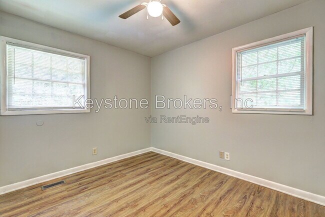 2475 Groveland Cir N