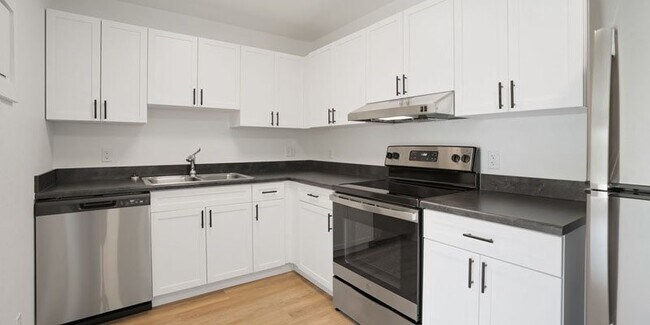 Photo - 1000 W Moorhead Cir