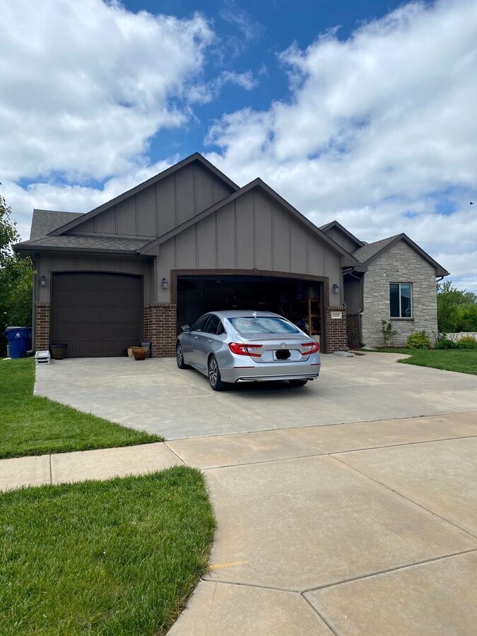 Photo - 2225 E Birchwood Ct House